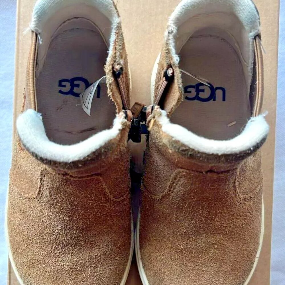 Ugg boots Toddler Hamden II size US 7 box included, used on small child for fall